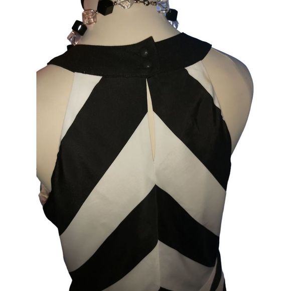 Ricki's Striped top & vintage black & white beaded necklace - Picture 4 of 5